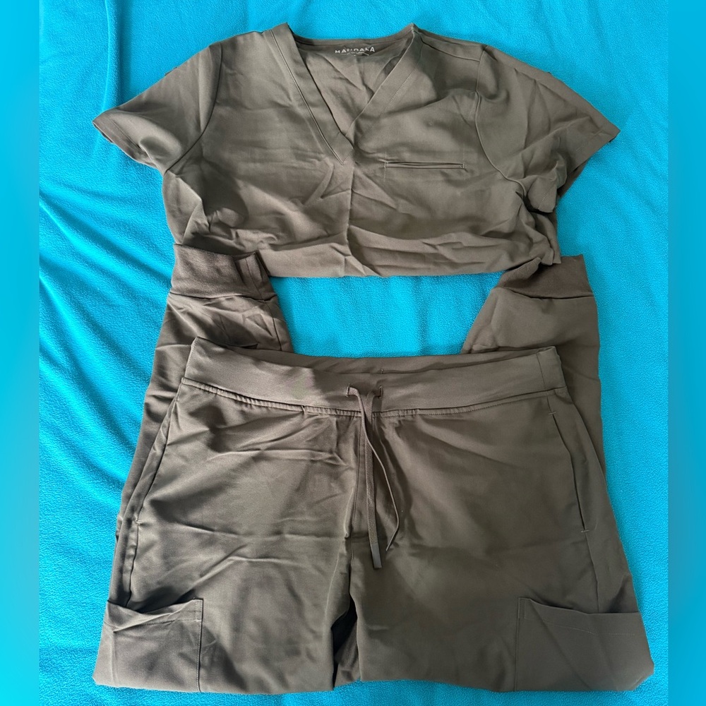 Mandala Women’s Olive Green Jogger Scrub Set